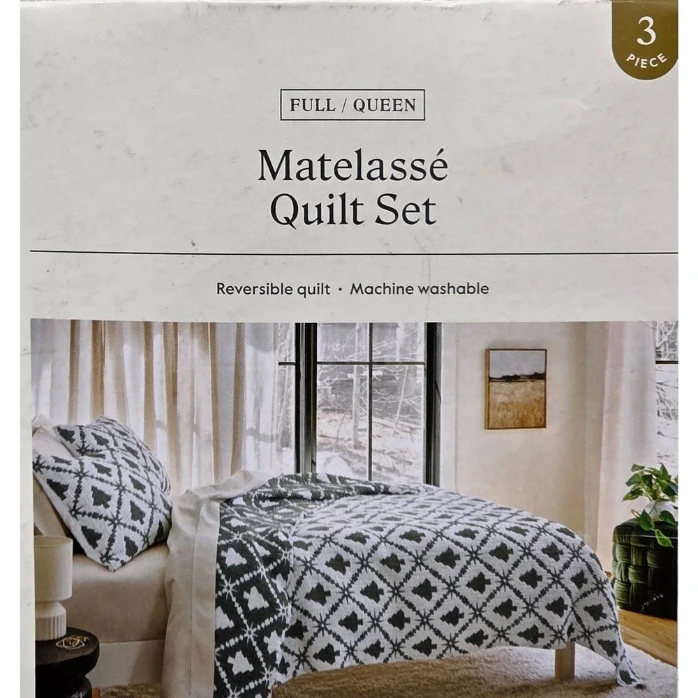 Threshold Matelasse Quilt Set Full Queen 3pc Pine ChristmasTree  Reversible